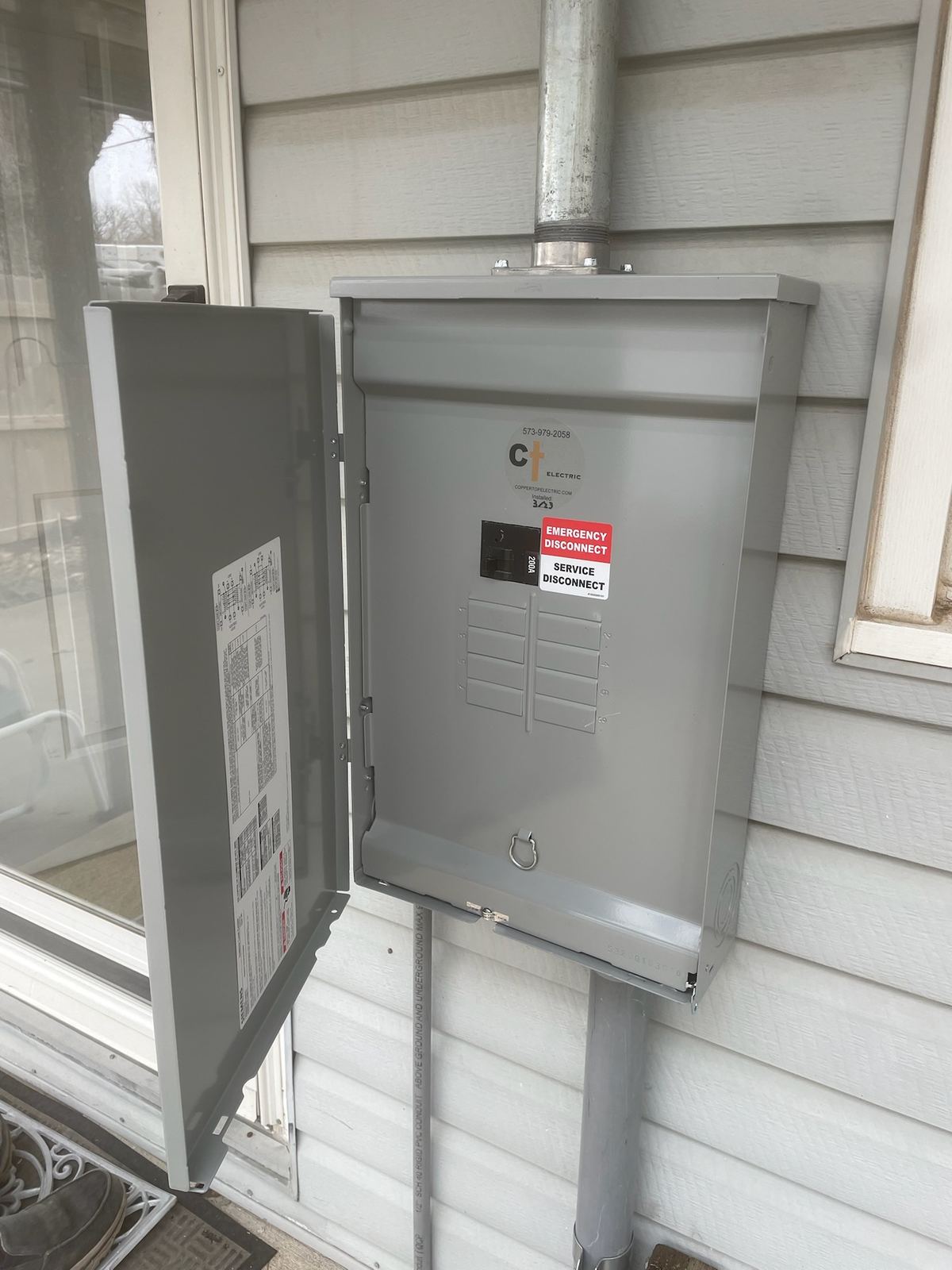 Residential electrical meter and disconnect